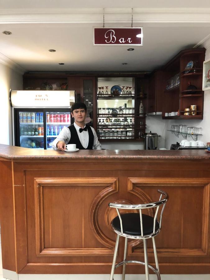 Emos Hotel Истанбул Екстериор снимка