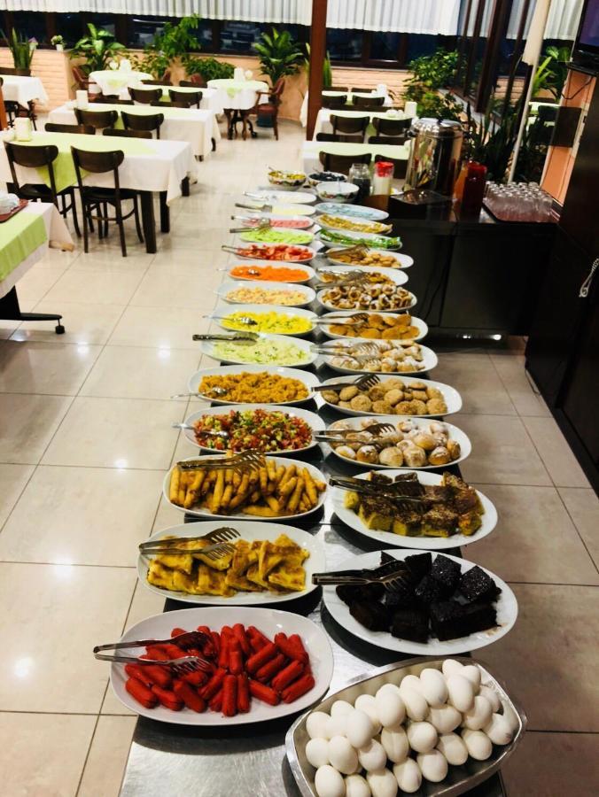 Emos Hotel Истанбул Екстериор снимка