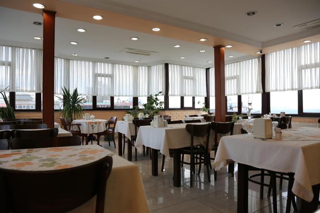 Emos Hotel Истанбул Екстериор снимка