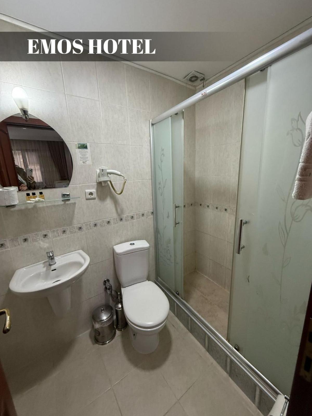 Emos Hotel Истанбул Екстериор снимка