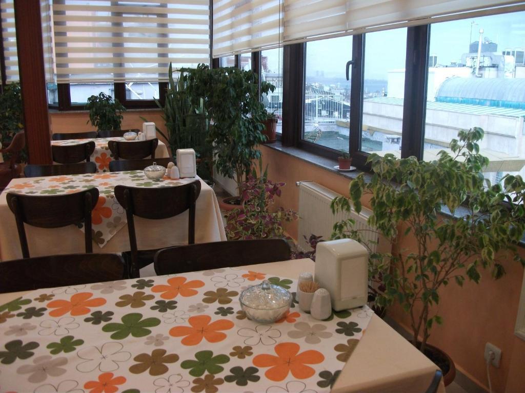 Emos Hotel Истанбул Екстериор снимка