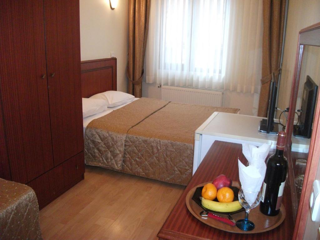 Emos Hotel Истанбул Стая снимка