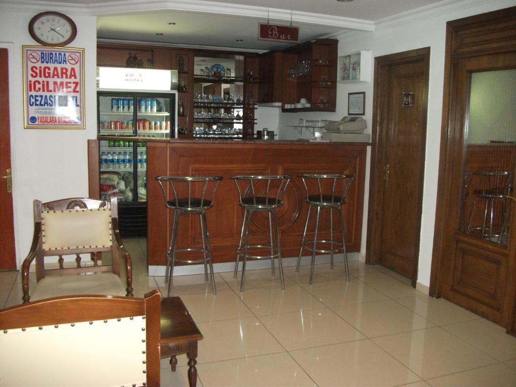 Emos Hotel Истанбул Екстериор снимка