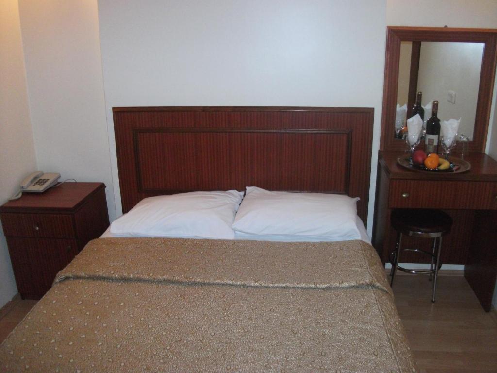 Emos Hotel Истанбул Екстериор снимка