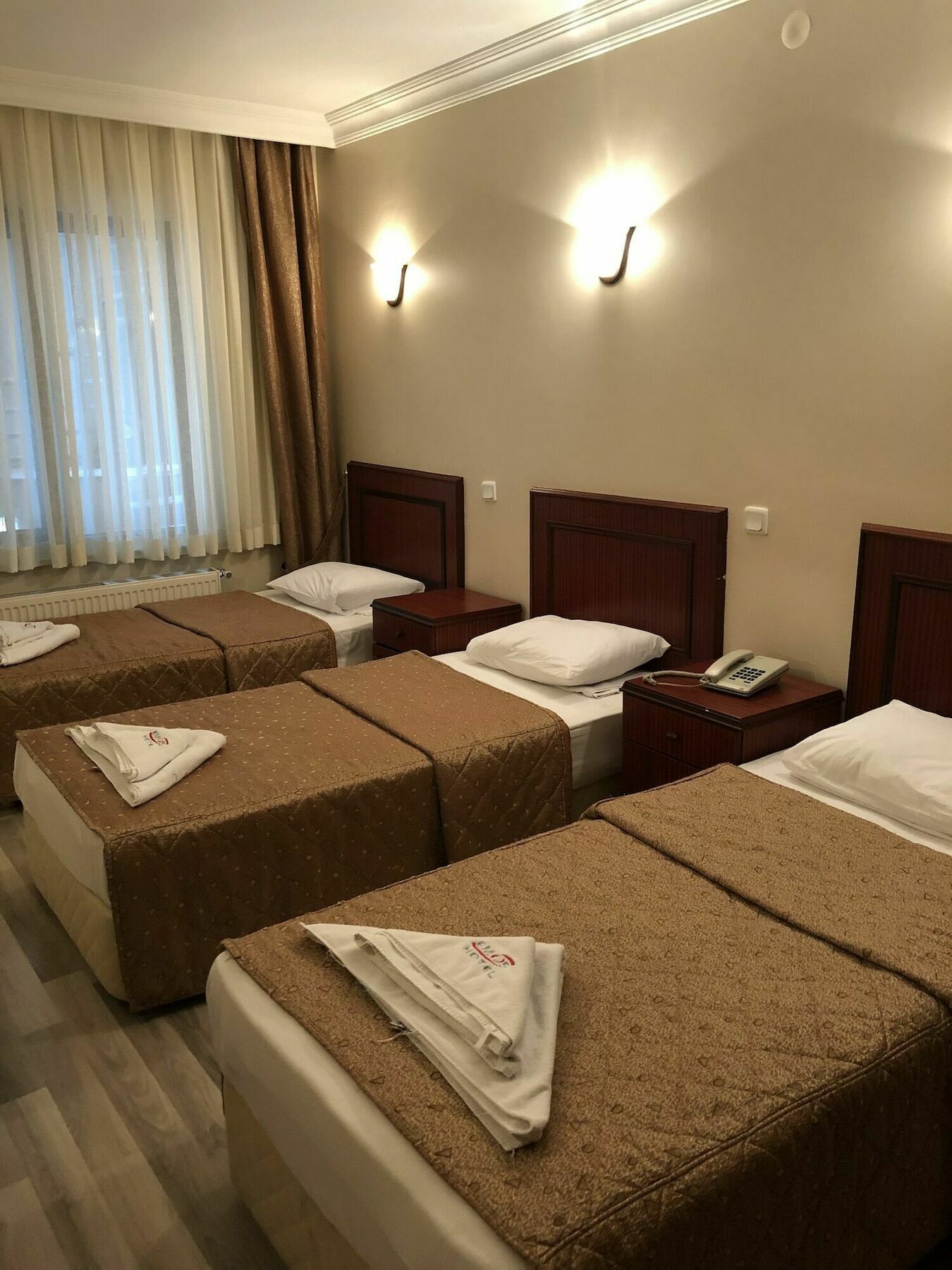 Emos Hotel Истанбул Екстериор снимка