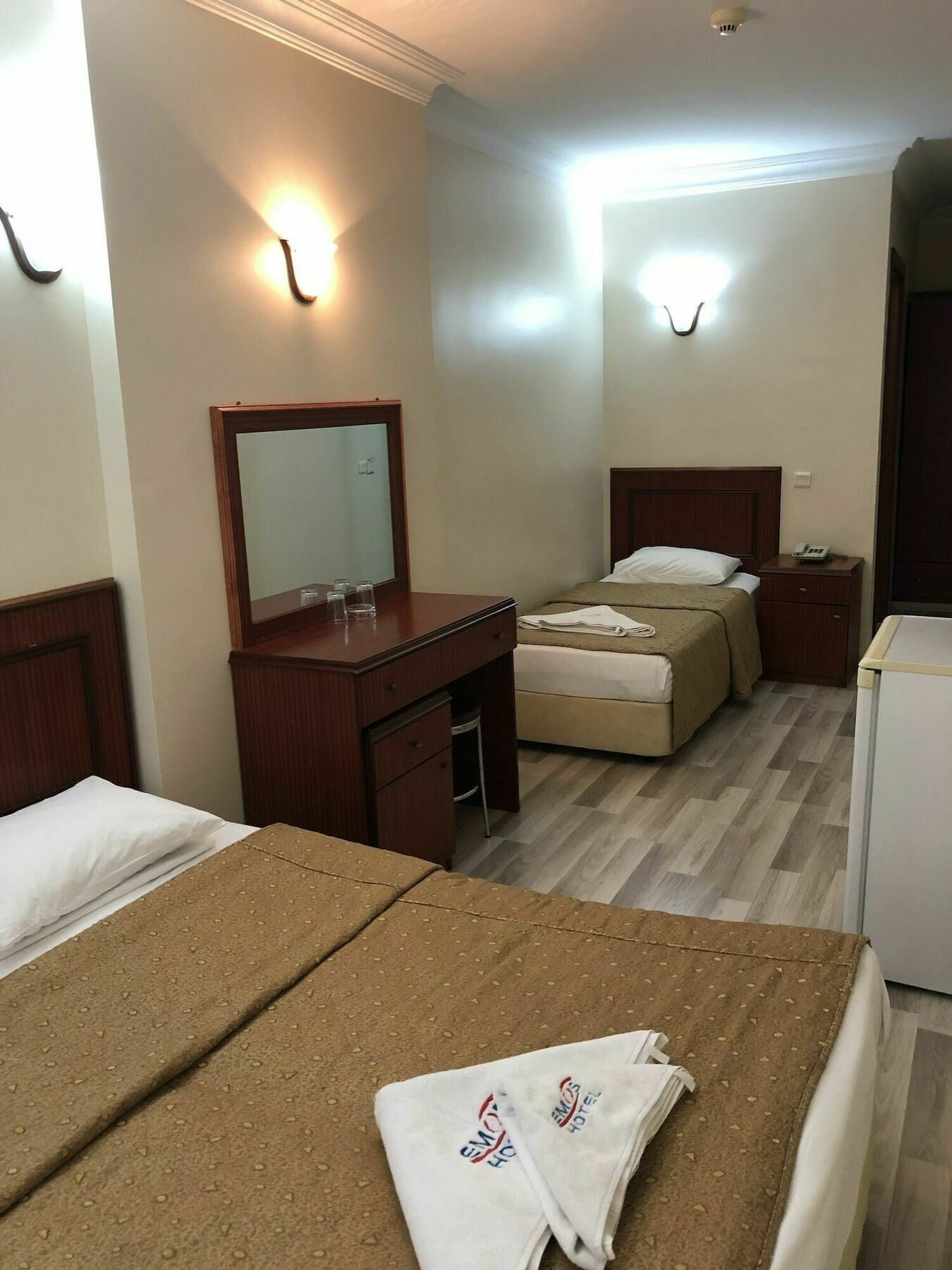 Emos Hotel Истанбул Екстериор снимка